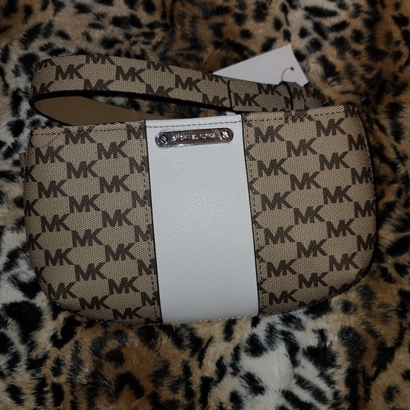 Michael Kors - Picture 3 of 17